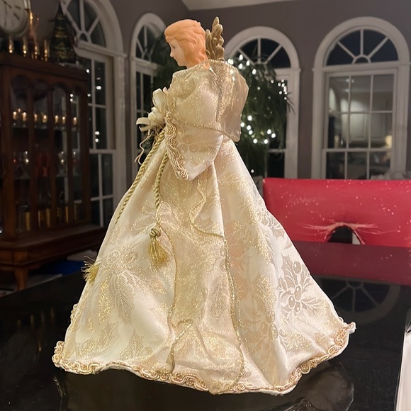 13 inch Regal Porcelain Angel - White & Cream - Picture 10 of 16